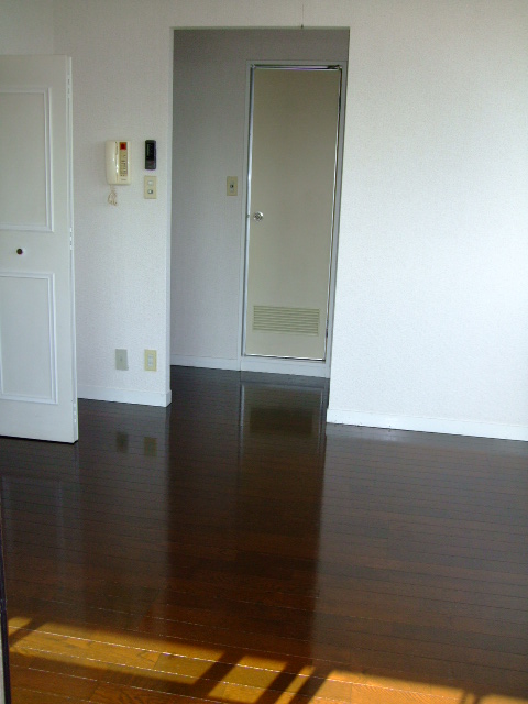 Other. There is a convenience store in the immediate vicinity.