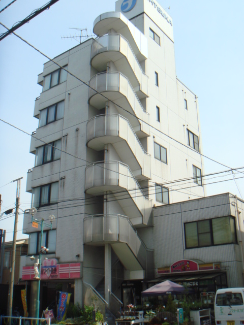 Building appearance. Nighttime auto-lock is also equipped.