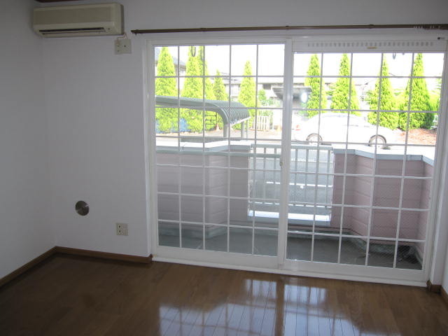 Other room space. Flooring