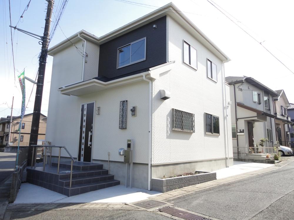 Local appearance photo. Selling local appearance photo