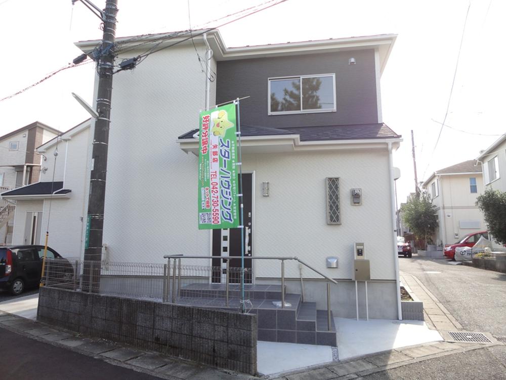 Local photos, including front road. Selling local appearance photo