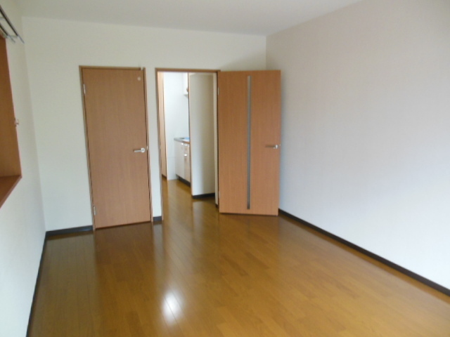 Other room space. Bright Western-style