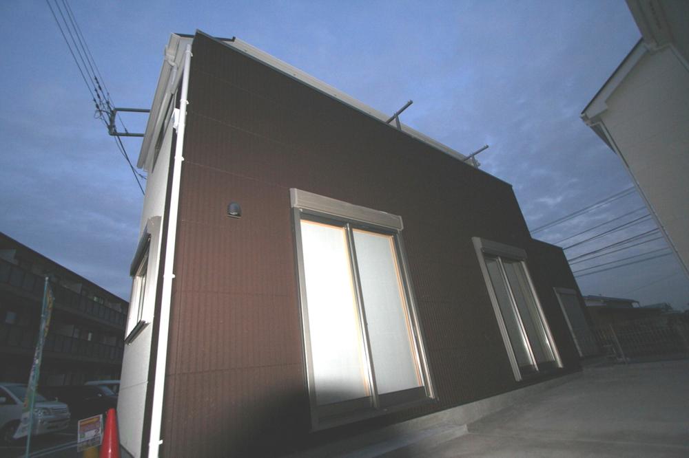 Local appearance photo. Local (12 May 2013) Shooting