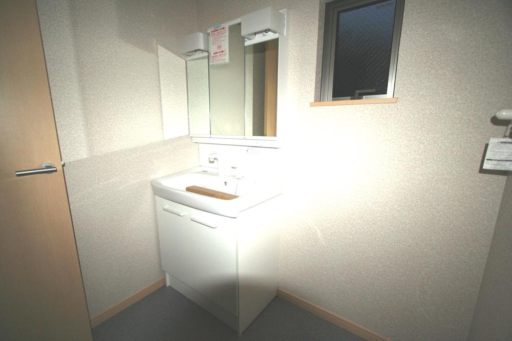 Wash basin, toilet. Local (12 May 2013) Shooting