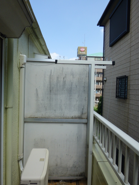 Balcony. Since it is equipped with a blindfold, Eye from the outside is not worried.