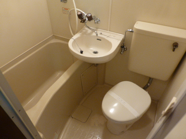 Bath. 3-point unit is a bus.