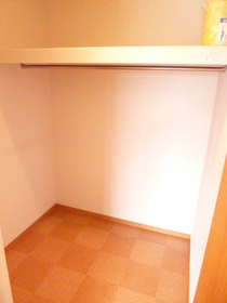 Living and room. Walk-in closet