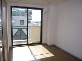 Living and room. Western-style 6 Pledge