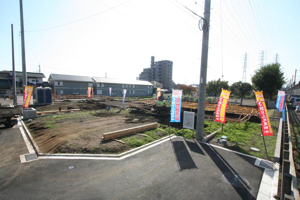 Local photos, including front road. Local (10 May 2013) Shooting