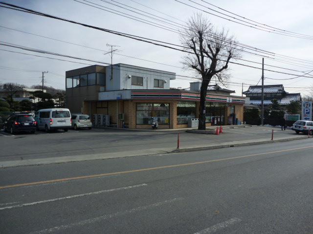 Convenience store. 560m to Seven-Eleven (convenience store)