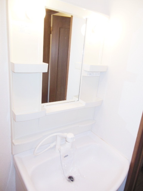 Washroom. Independent wash basin