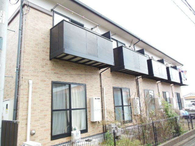 Building appearance. It is a quiet residential area