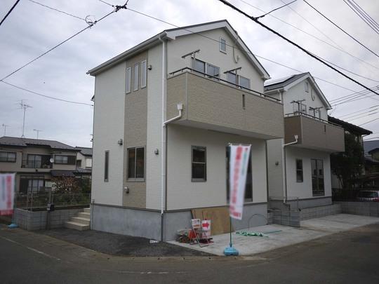 Local appearance photo. Good solar power generation system equipped houses per Tamehi of south road in a quiet residential area. . Also good There is also a living environment commercial facilities such as super within walking distance. 