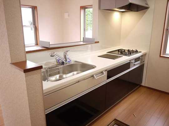 Kitchen. Stainless steel worktop ・ Glass top stove system Kitchen