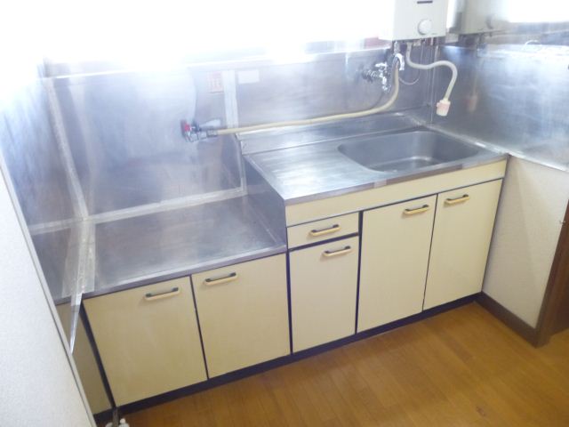 Kitchen. ◇ kitchen with a water boiler ◇