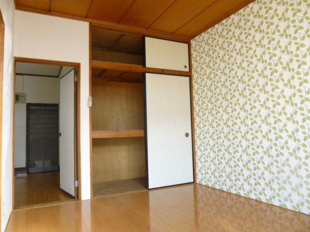 Living and room. ◇ Western-style with accents cross of Leaf Pattern ◇