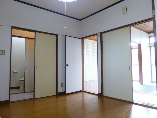 Living and room. ◇ dining kitchen as seen from the kitchen side ◇