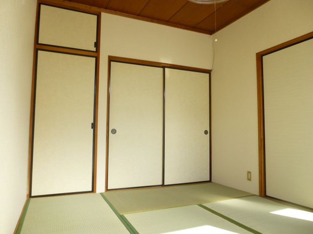 Living and room. ◇ is a Japanese-style semi-quires storage is equipped ◇