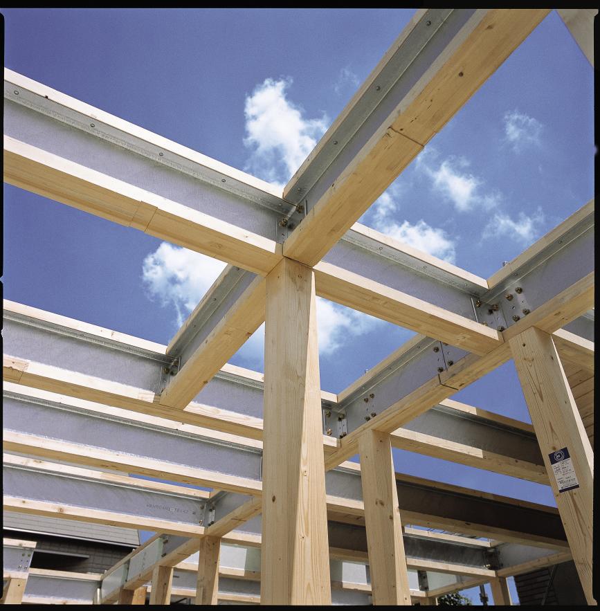 Construction ・ Construction method ・ specification. In the structure of the house, There is a "beam" in one of the member to receive the most load. Panasonic is focusing on the fact that the strengthening of this "beam" lead to the strengthening of the entire tree house, We have developed a composite beam of wood and iron "techno beam". High strength to change the common sense of the wooden "techno beam" is, It has become a cornerstone of technostructure of earthquake resistance.