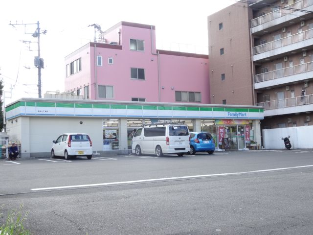 Convenience store. 210m to Family Mart (convenience store)