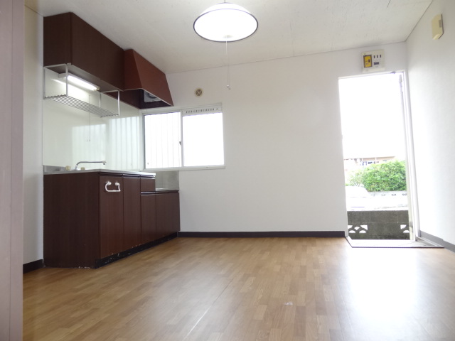 Living and room. 8 Pledge of bright dining.