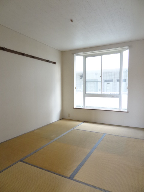 Other room space. Japanese-style room is a bay window with a room.