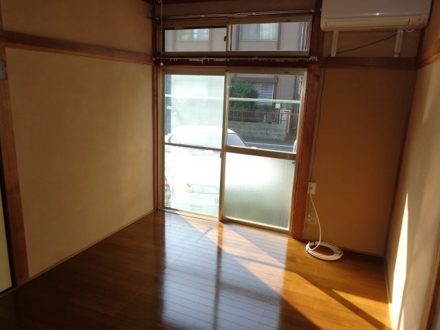 Living and room. ◇ Western-style plug of bright day ◇