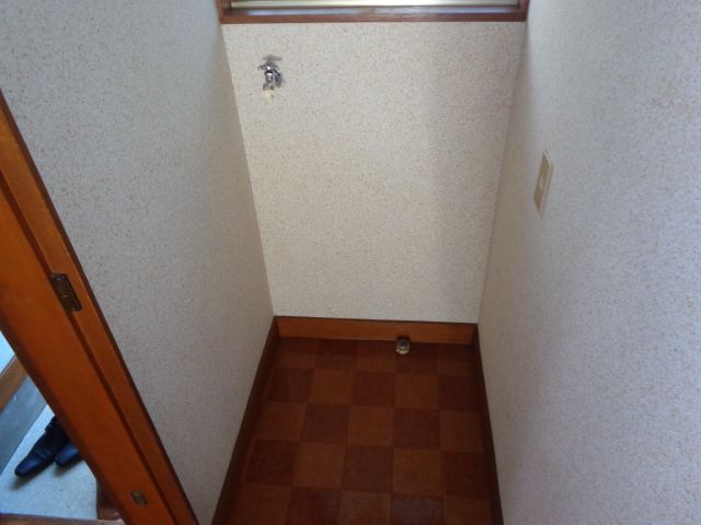 Other room space. ◇ Laundry Area is also room ◇