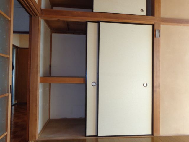 Receipt. ◇ storage fulfilling wider closet of Western-style ◇