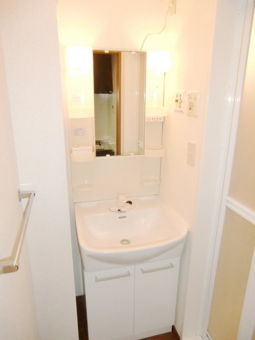 Washroom. Independent wash basin