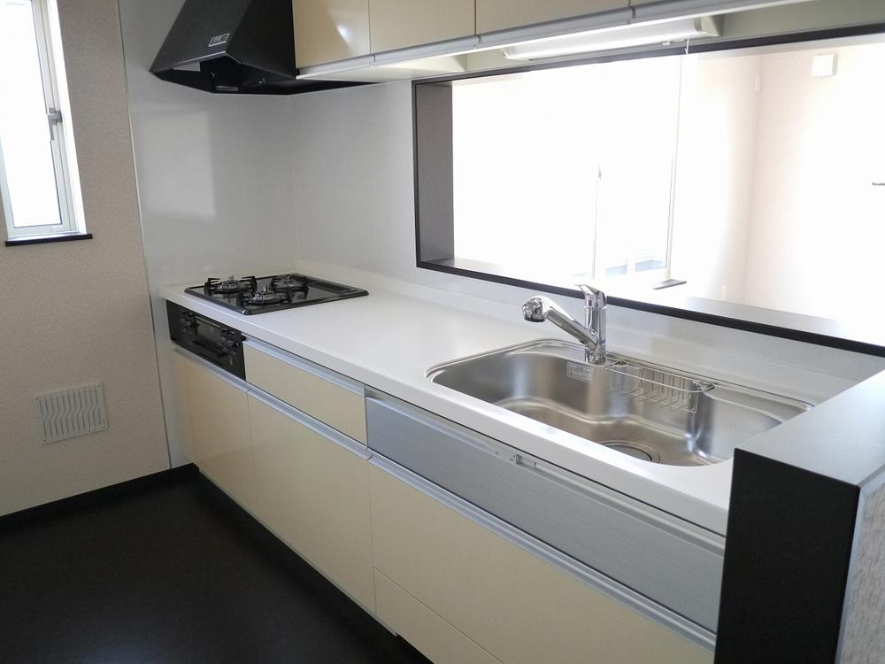 Kitchen. Artificial marble counter ・ Pair type water purifier with system Kitchen