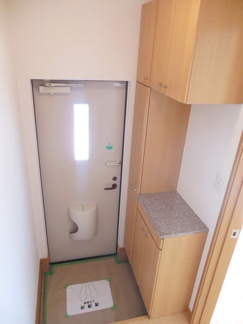 Entrance. Entrance ・ It is with a shoebox
