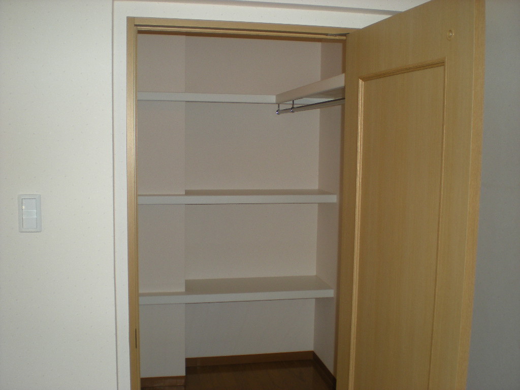 Receipt. Walk-in closet