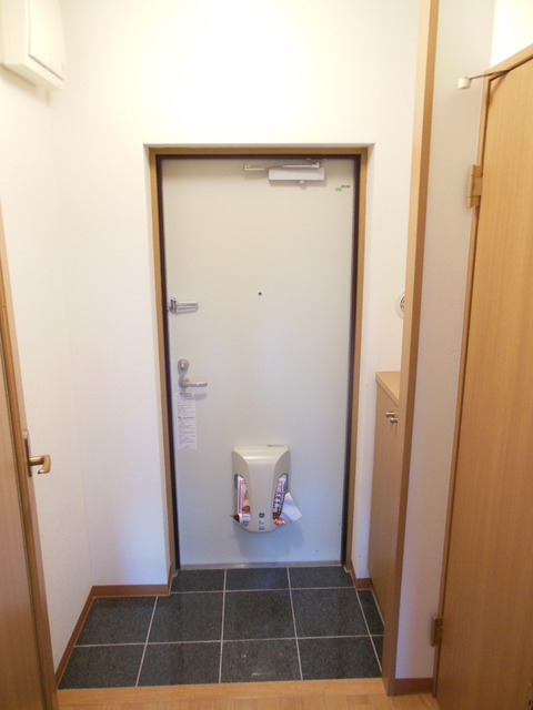 Entrance. Entrance is wide