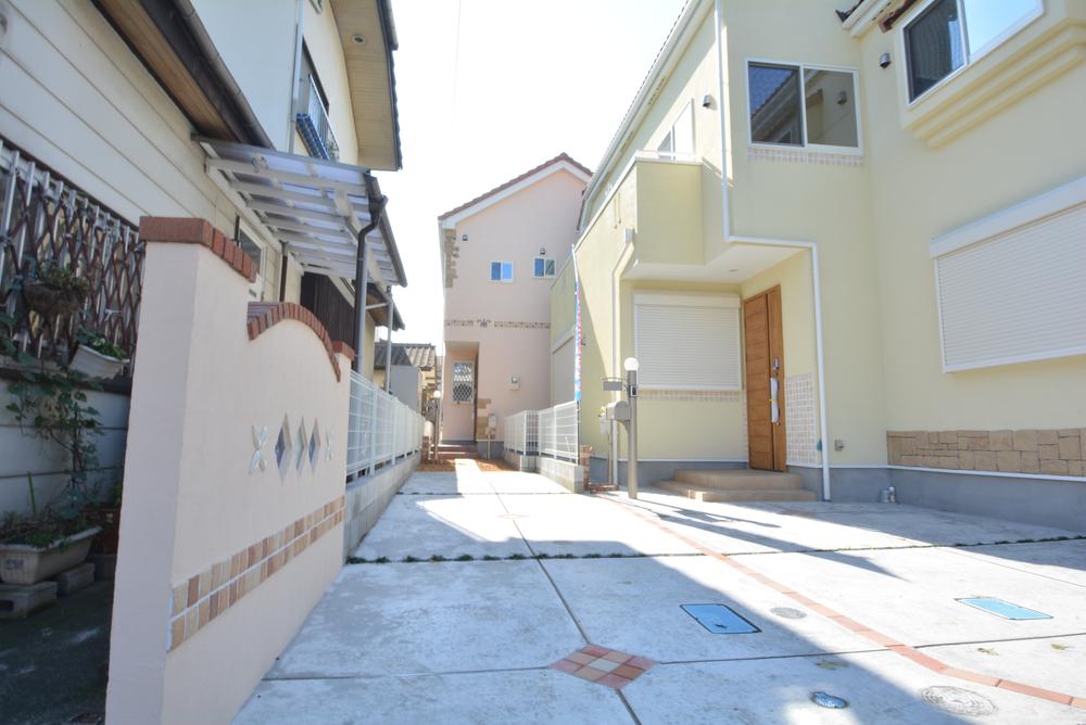 Local appearance photo. 4 Building Car space 2 units can be ☆ 