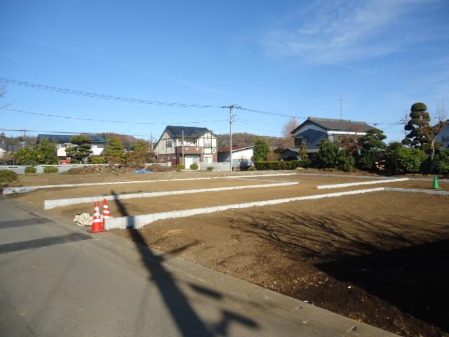 Local appearance photo. Neighborhood is very quiet, Car street is also little peace of mind can have small children site (December 2013) Shooting