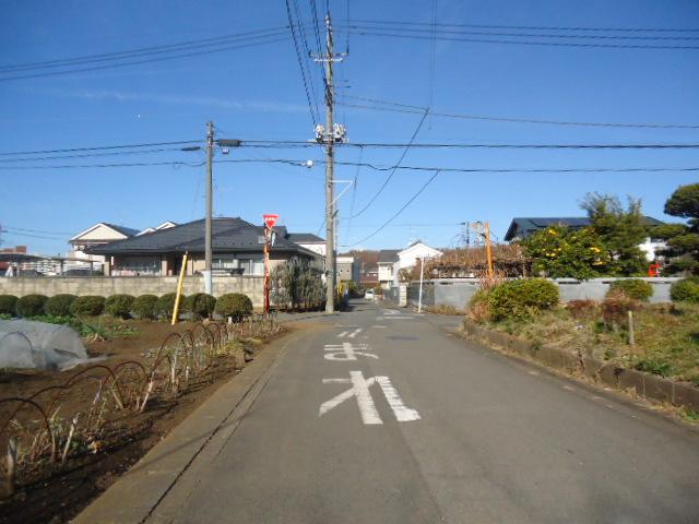Local photos, including front road. In front road is nice outlook road, It is a public road. Local (12 May 2013) Shooting