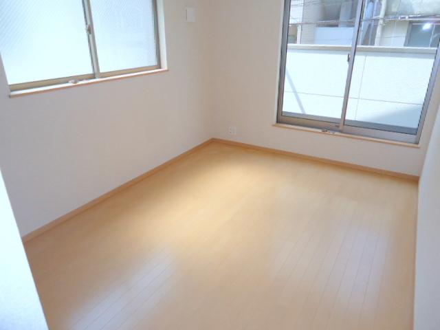 Same specifications photos (Other introspection). 2F is out to the balcony there is a window on the south side sweeping Western-style. (4 Building) same specification