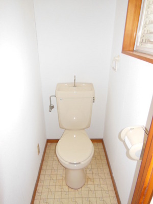 Toilet.  ☆ Spacious toilet ☆