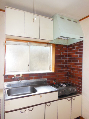 Kitchen.  ☆ Two-burner gas stove Installed ☆