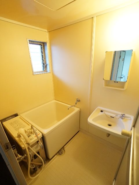 Bath. Add 焚可, With window