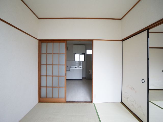 Living and room. Japanese-style room 4.5 tatami