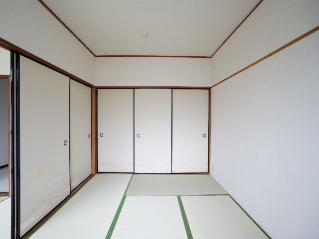 Living and room. Japanese-style room 6 tatami
