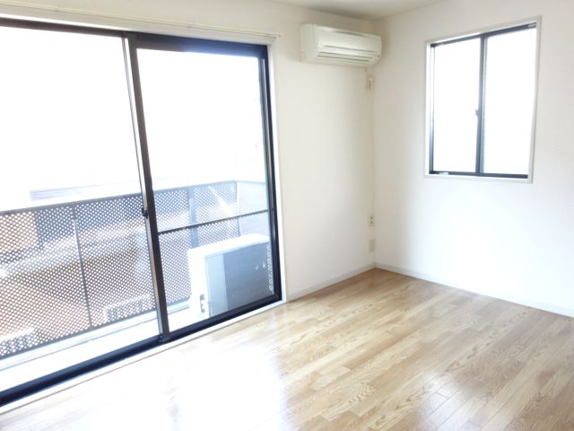 Living and room. Day is a good room on the south-facing