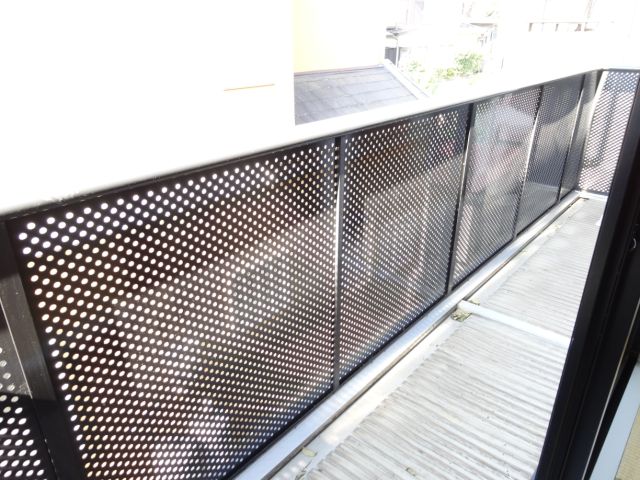 Balcony. Wide veranda of security for those who wash a lot! South is facing