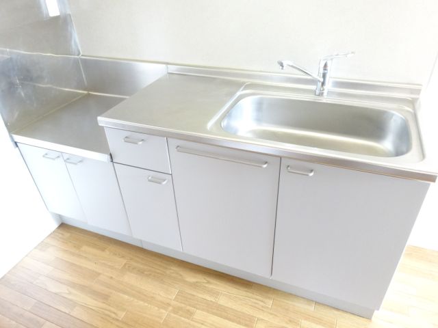 Kitchen. Convenient Gasukitchin corresponding rooms of cooking