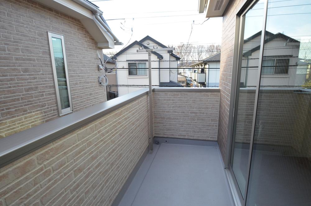 Balcony. Local (12 May 2013) Shooting Building 2