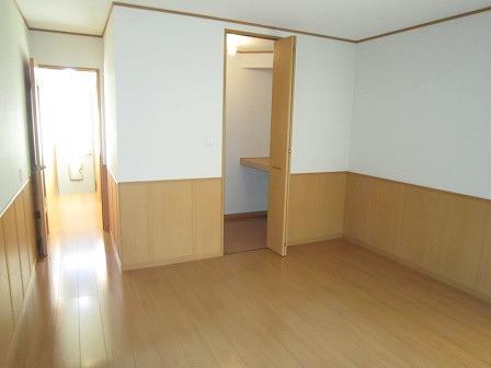 Living and room. The first floor of the Western-style has breadth of tatami 9.75.