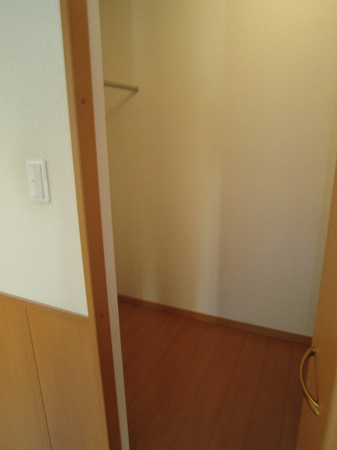 Receipt. Large walk-in closet complete the first floor.