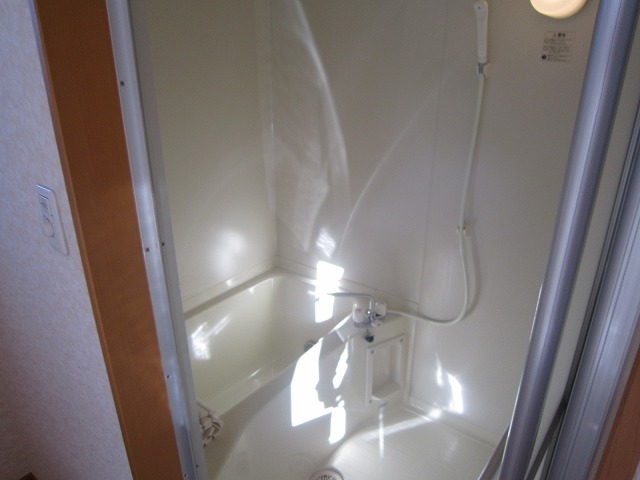 Bath. Bathroom Reheating function rooms.